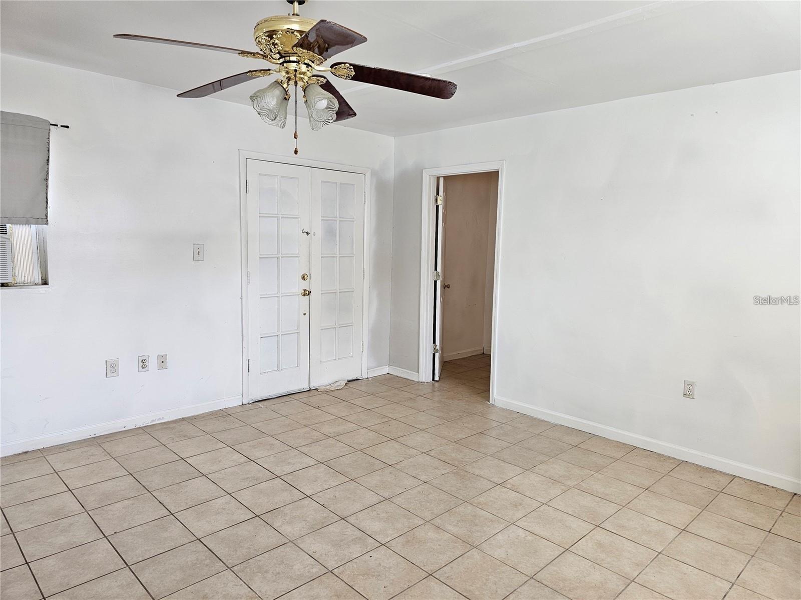 JOHN H DREWS 01 EXT - Residential Lease