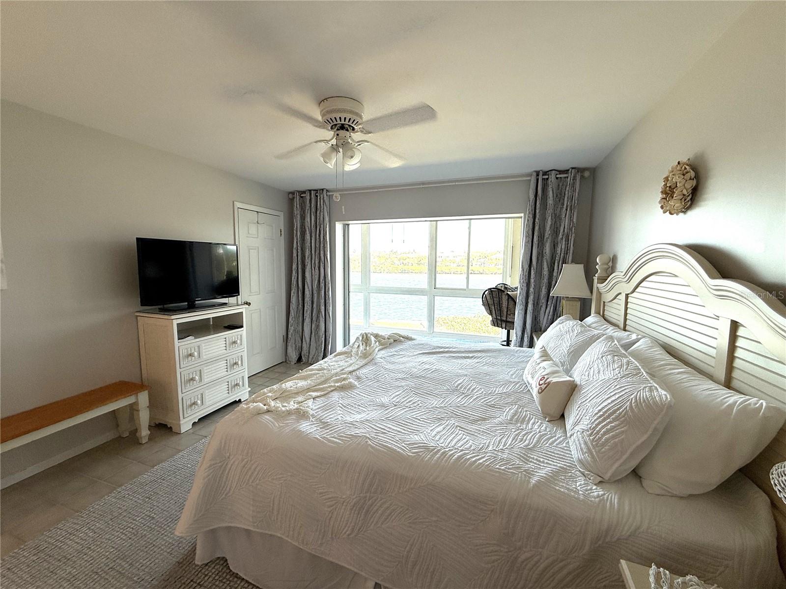 LONGBOAT ARMS - Residential Lease