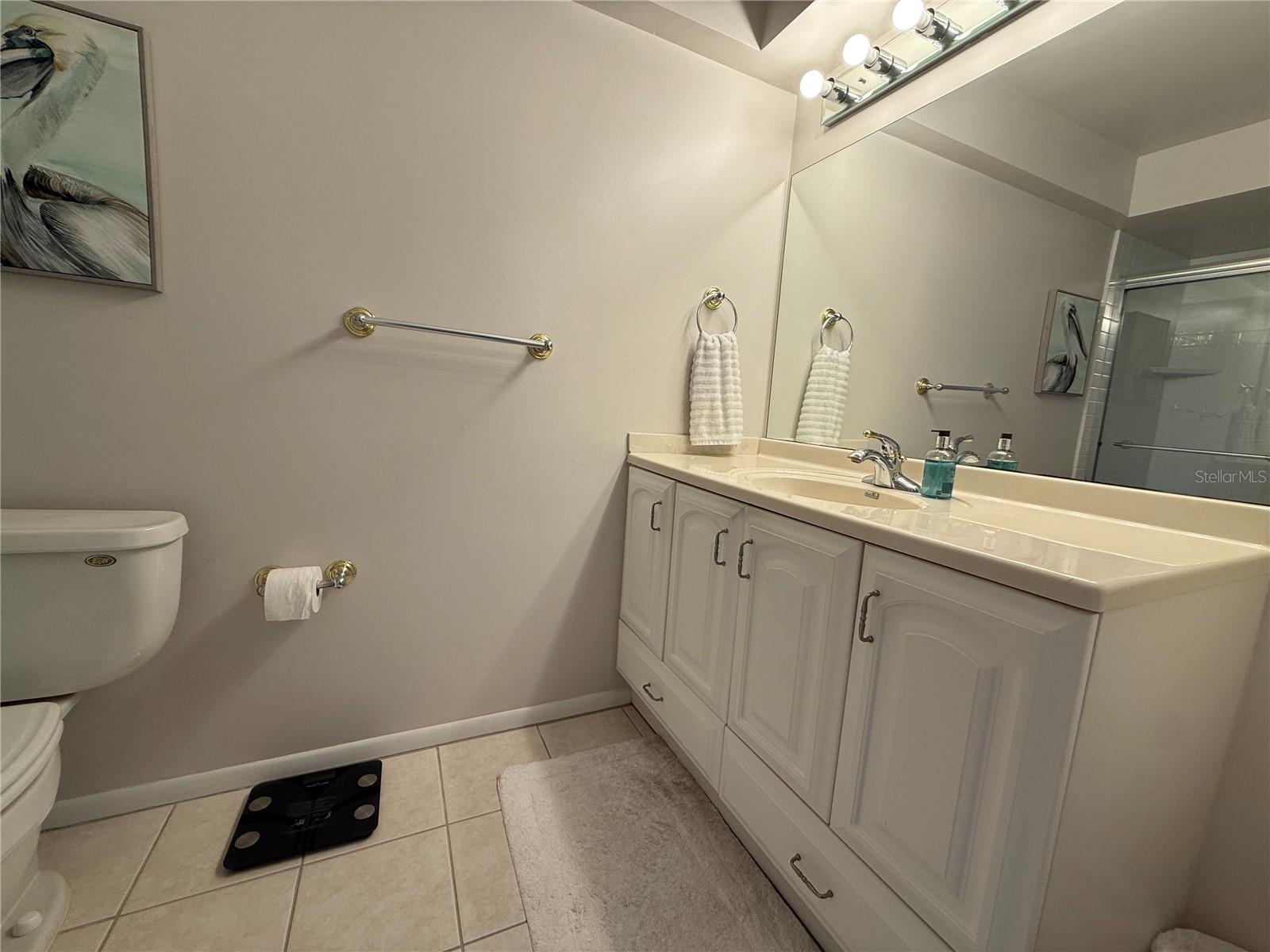 LONGBOAT ARMS - Residential Lease