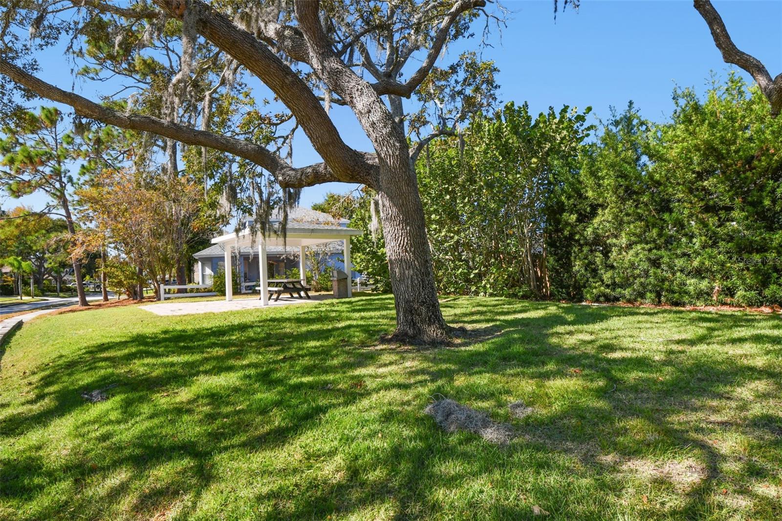 GRASSY POINTE - PH 1 - Residential