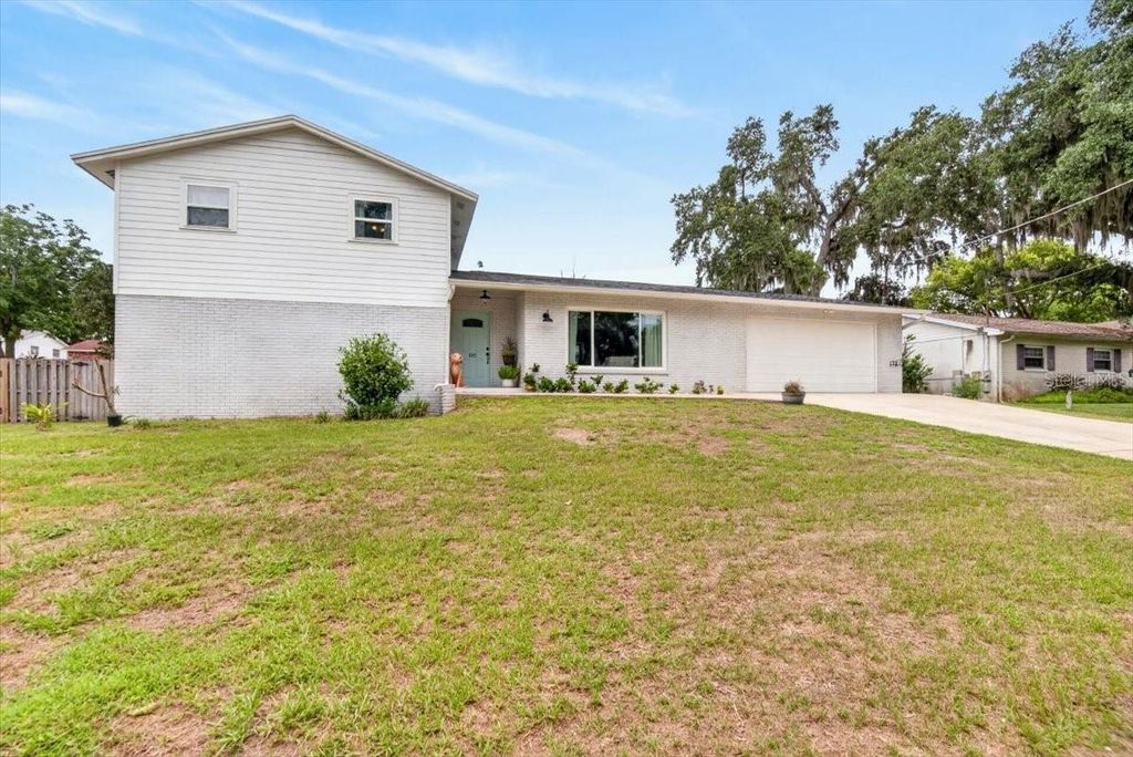 Photo of 115 W Brentridge Drive, Brandon, FL 33511 (MLS # TB8514078)