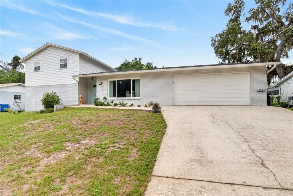 Photo of 115 W Brentridge Drive, Brandon, FL 33511 (MLS # TB8514078)
