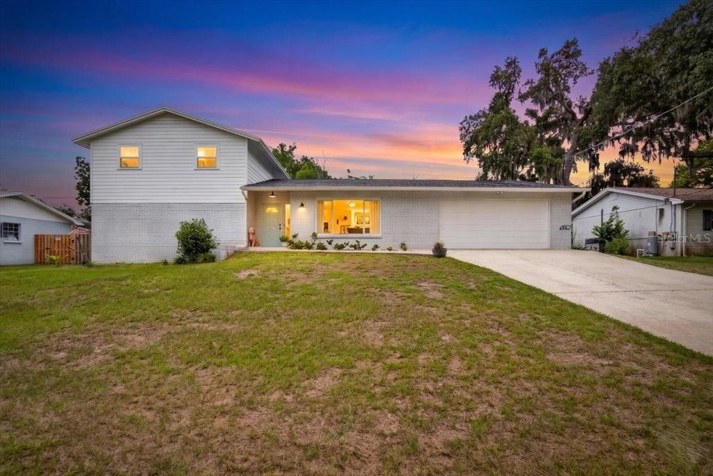 Photo of 115 W Brentridge Drive, Brandon, FL 33511 (MLS # TB8514078)