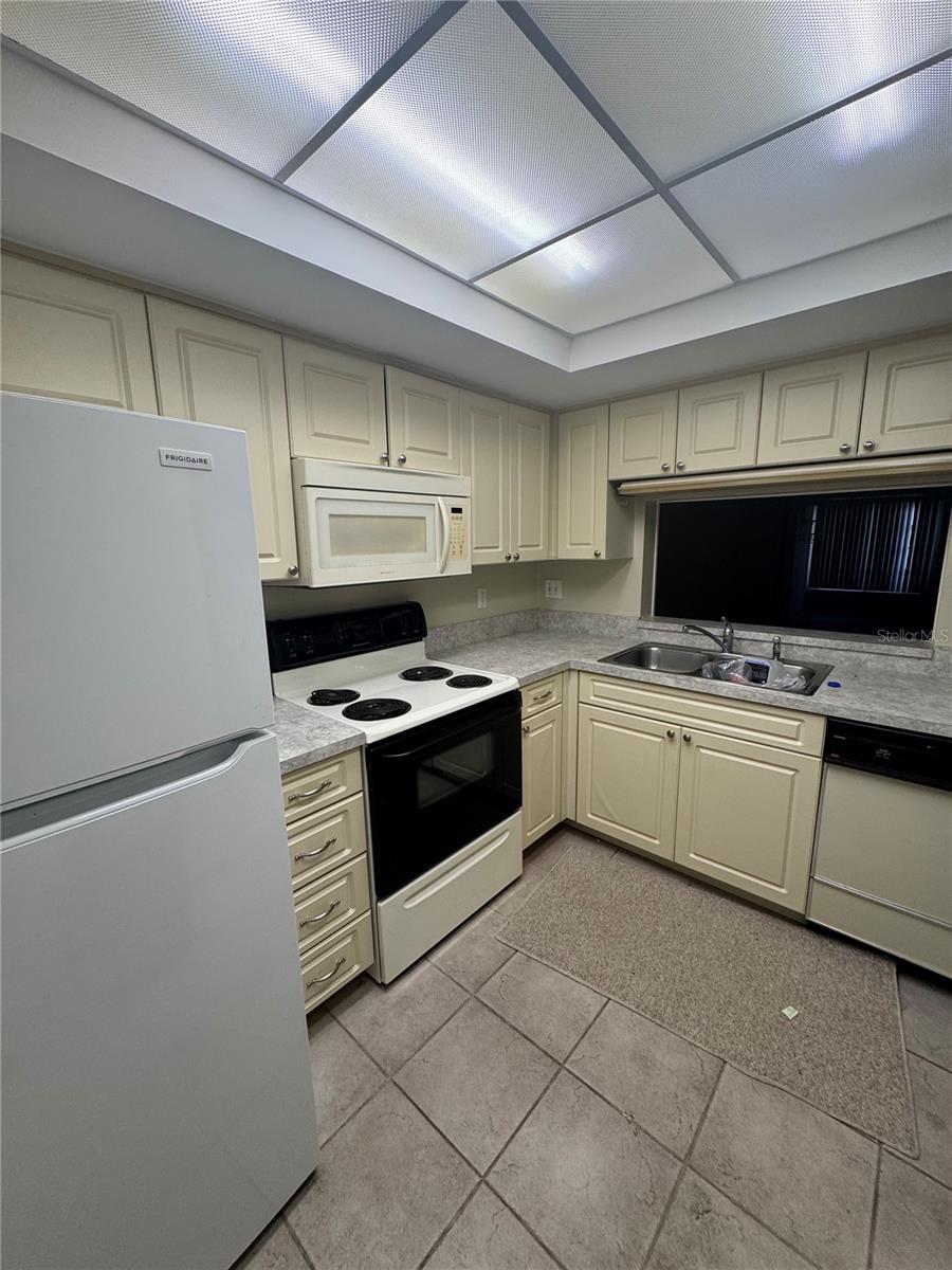 3046 EASTLAND BOULEVARD J106