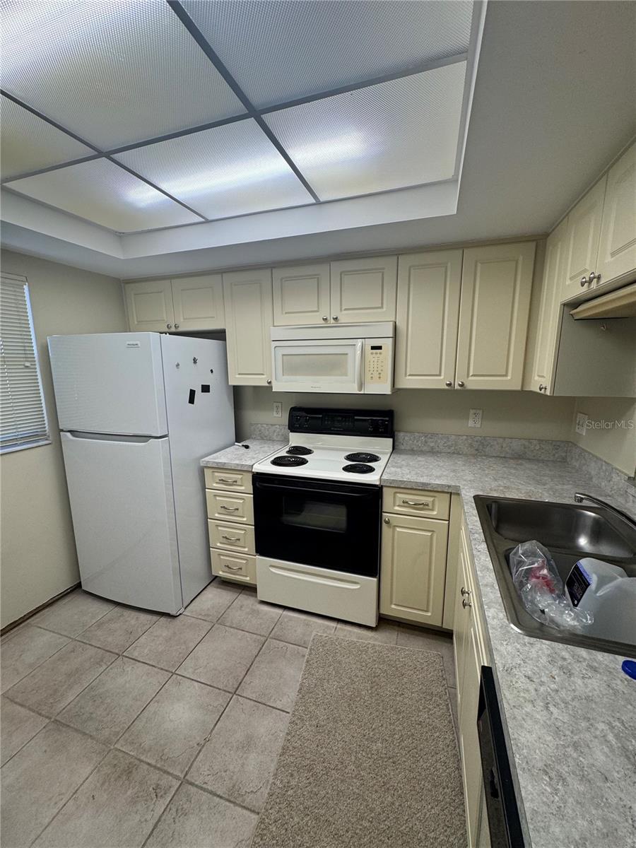 3046 EASTLAND BOULEVARD J106
