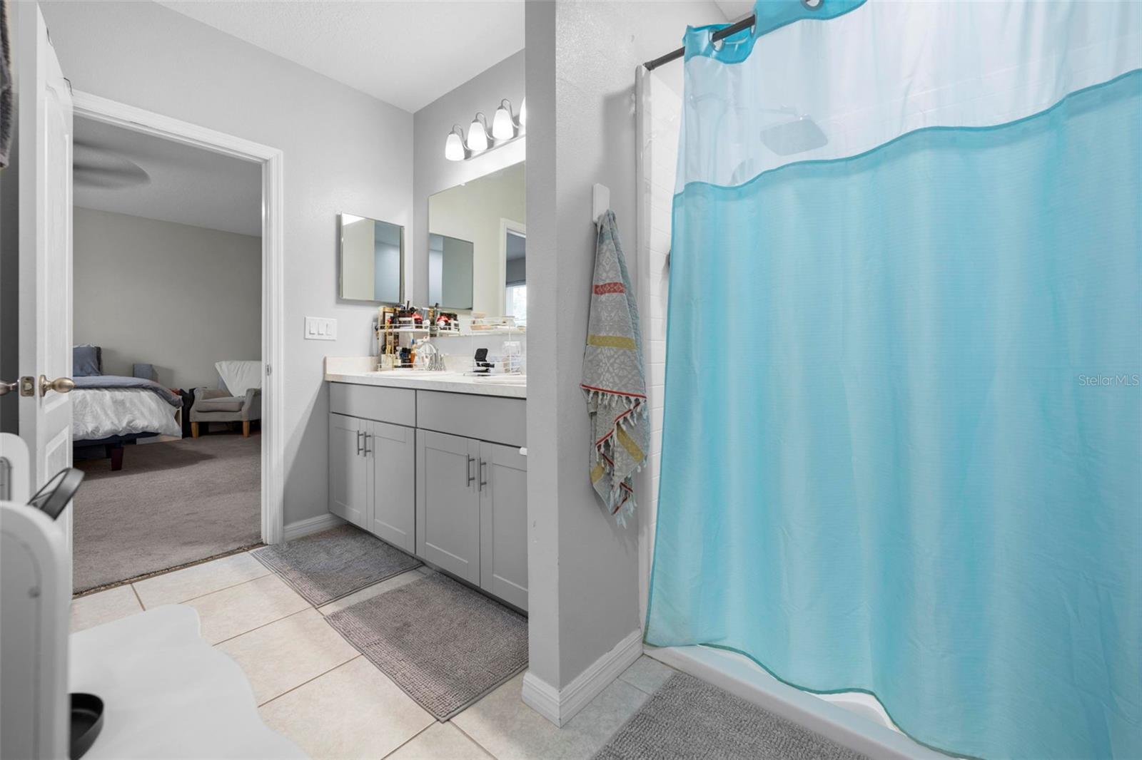 ROYAL HIGHLANDS - Residential