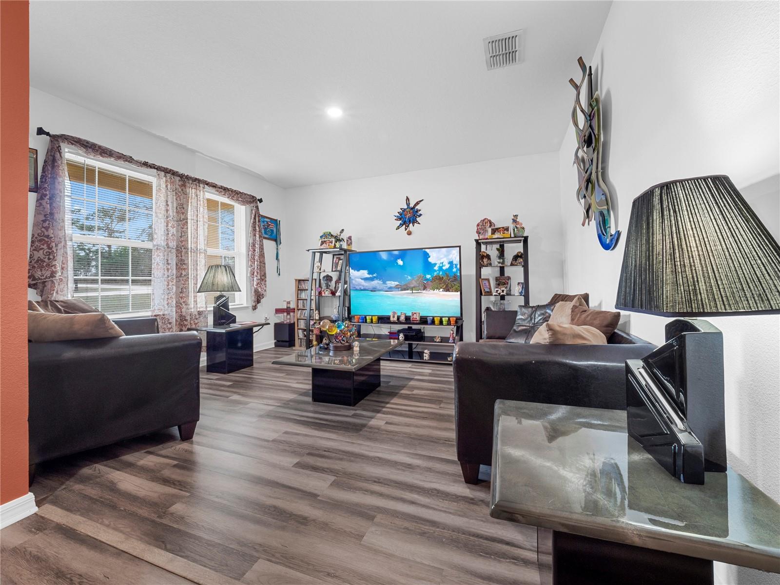 ROYAL HIGHLANDS - Residential