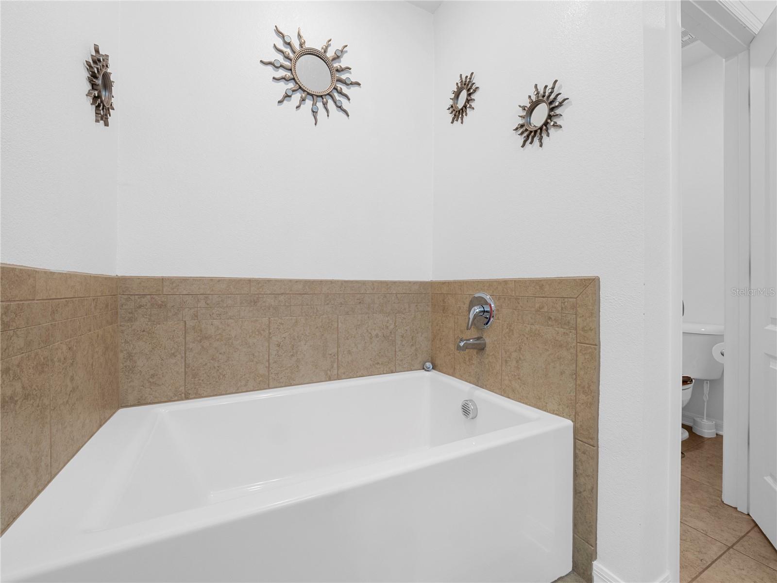 ROYAL HIGHLANDS - Residential