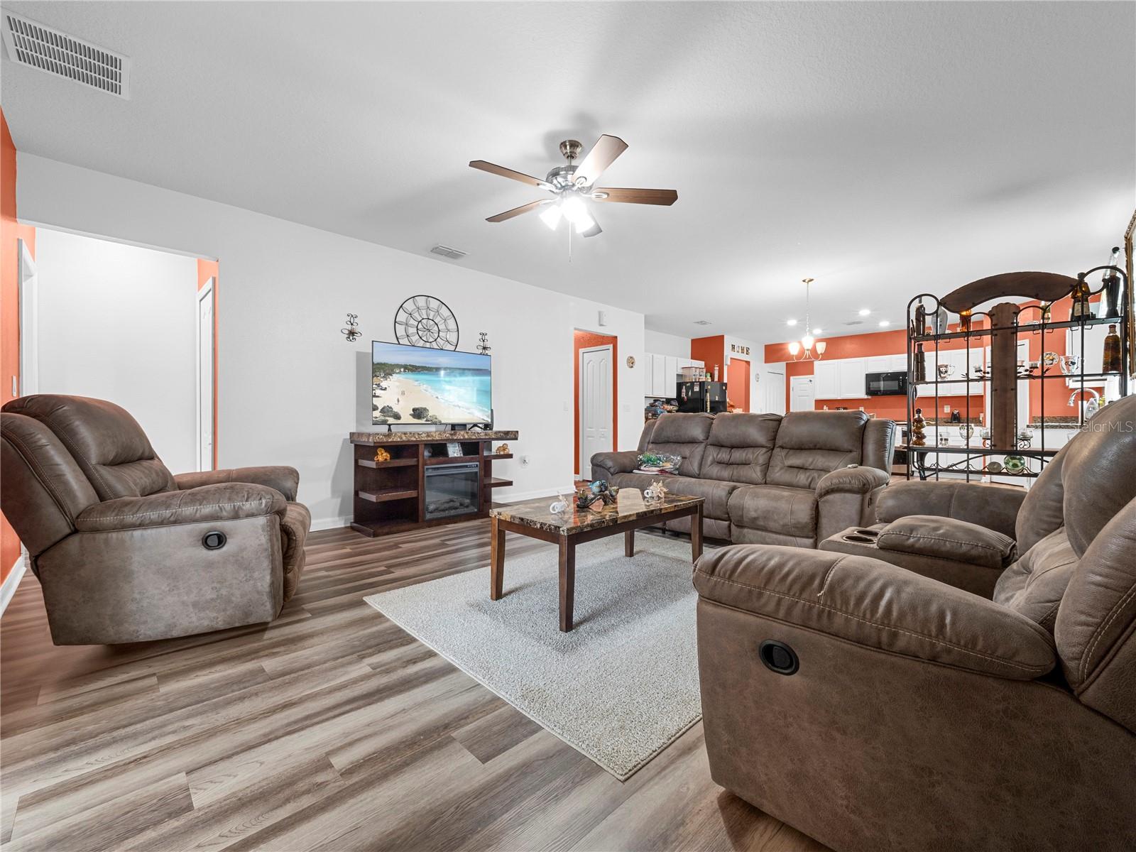 ROYAL HIGHLANDS - Residential