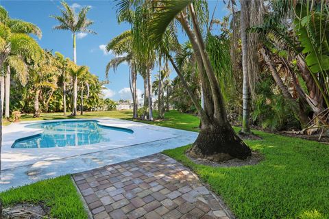 Single Family Residence in MADEIRA BEACH FL 14001 BAYSHORE DRIVE 19.jpg