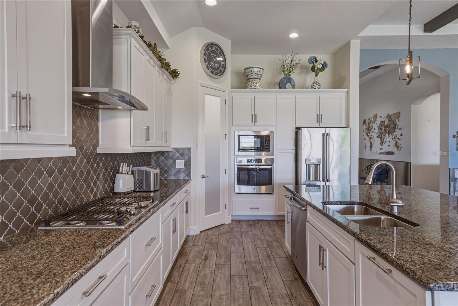 PRISTINE LAKE PRESERVE - Residential