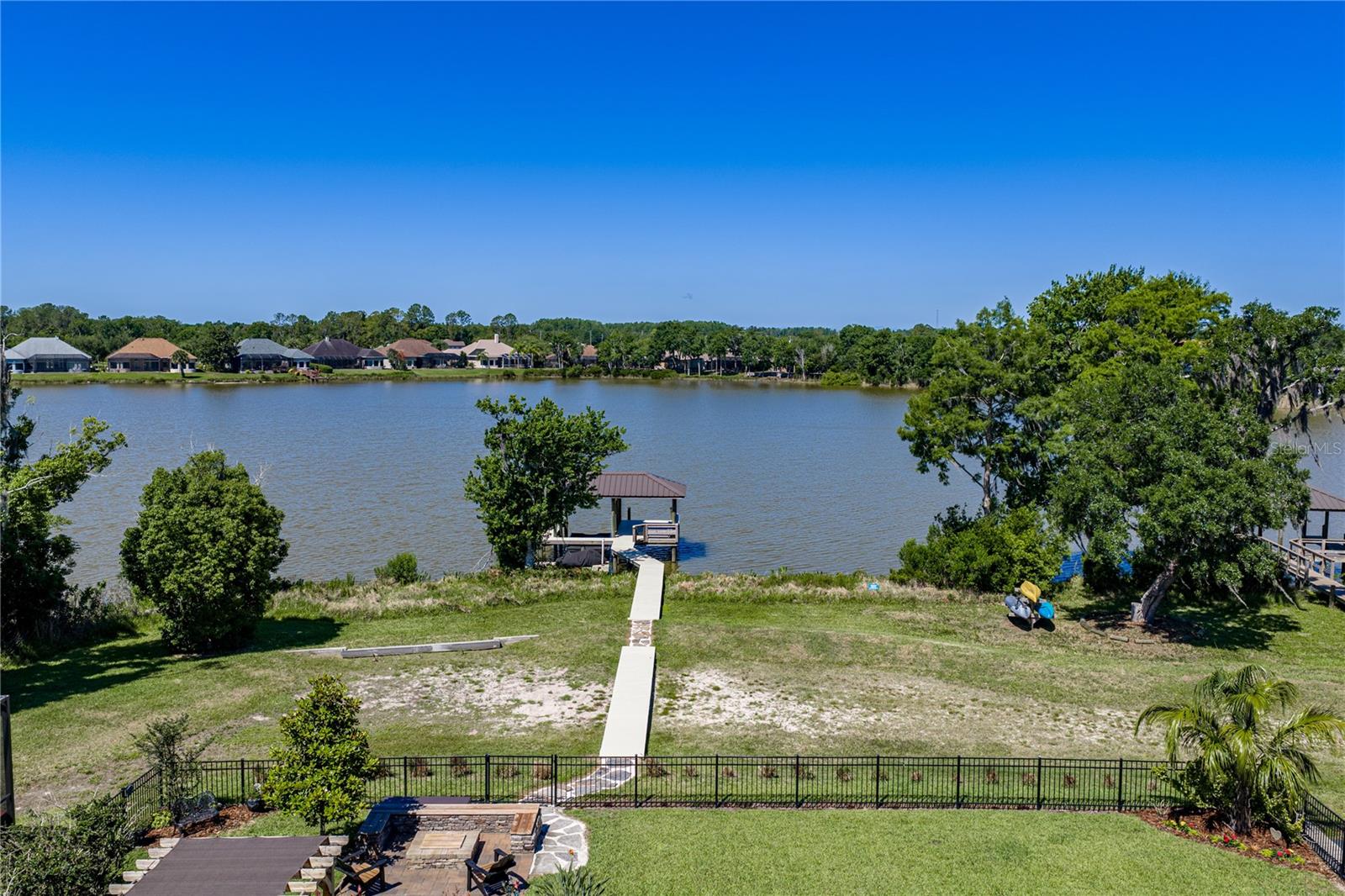 PRISTINE LAKE PRESERVE - Residential