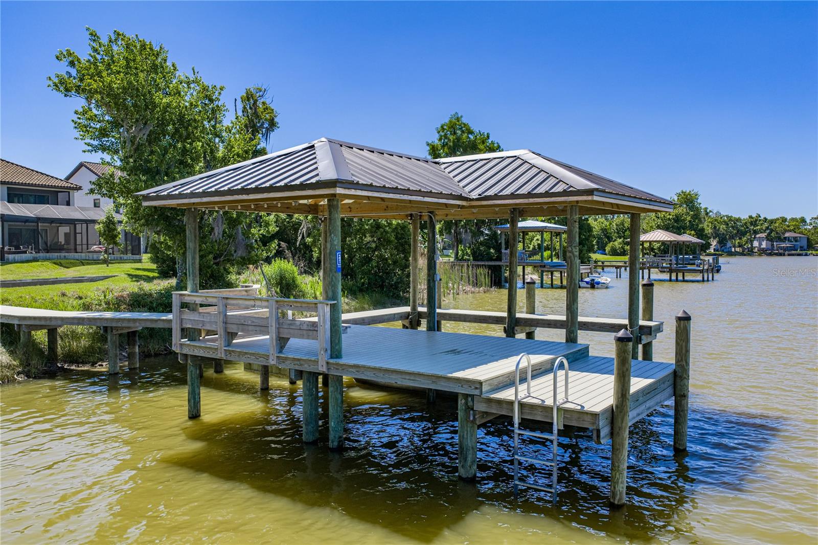 PRISTINE LAKE PRESERVE - Residential
