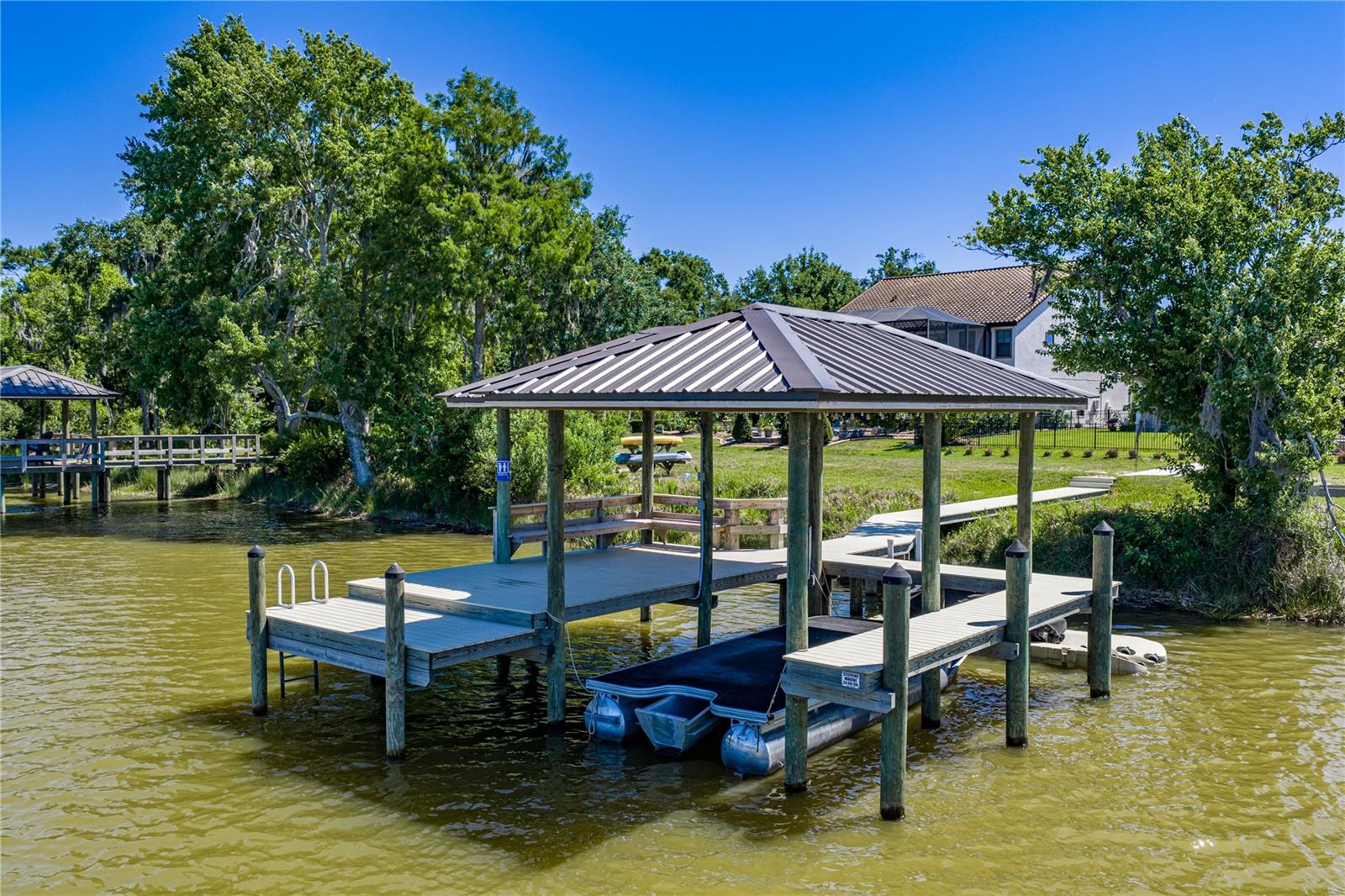 PRISTINE LAKE PRESERVE - Residential
