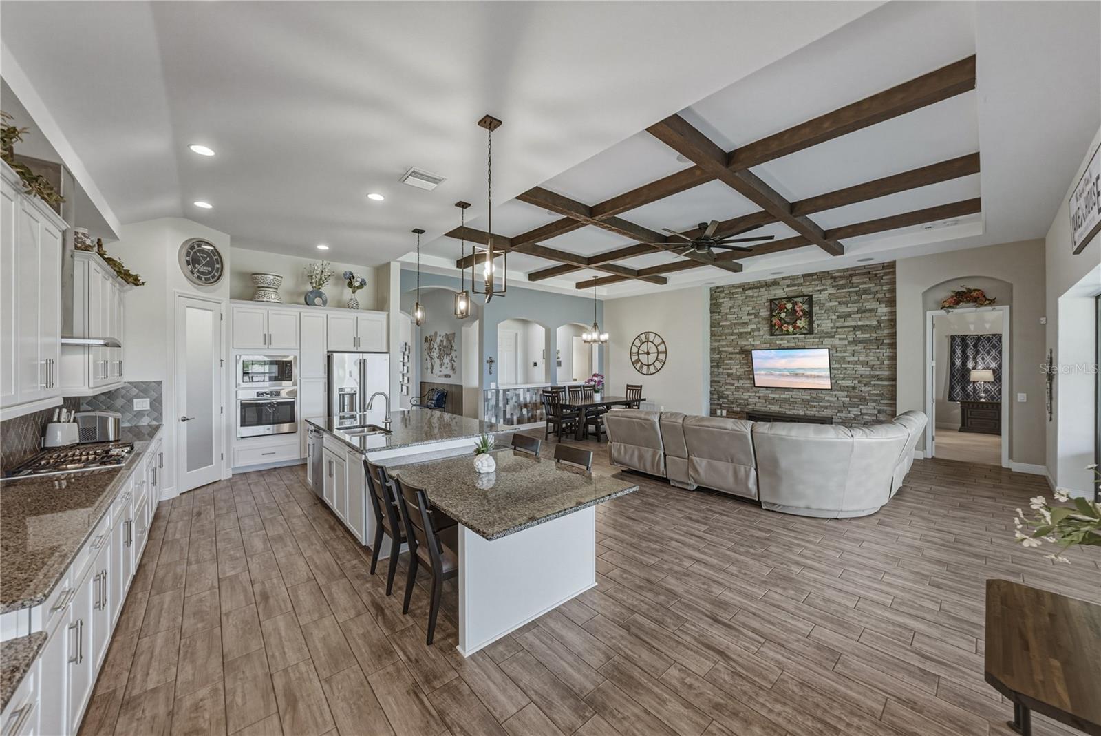 PRISTINE LAKE PRESERVE - Residential