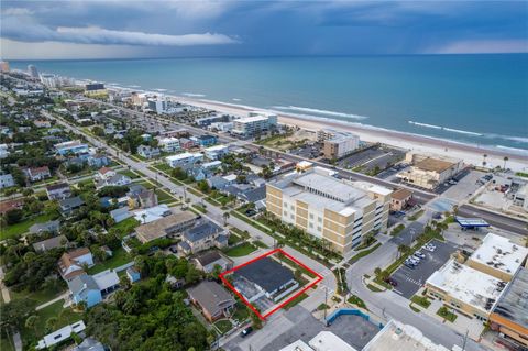 A home in DAYTONA BEACH