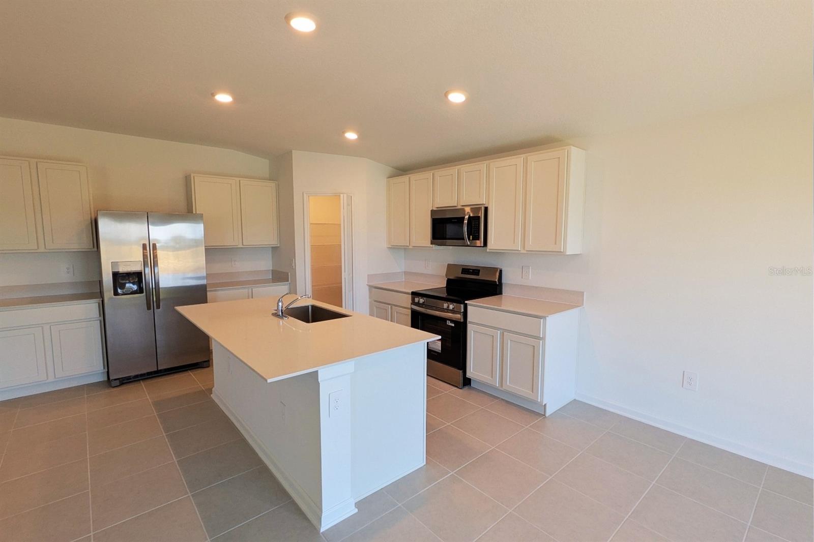 RANCHES/LK MCLEOD I - Residential Lease