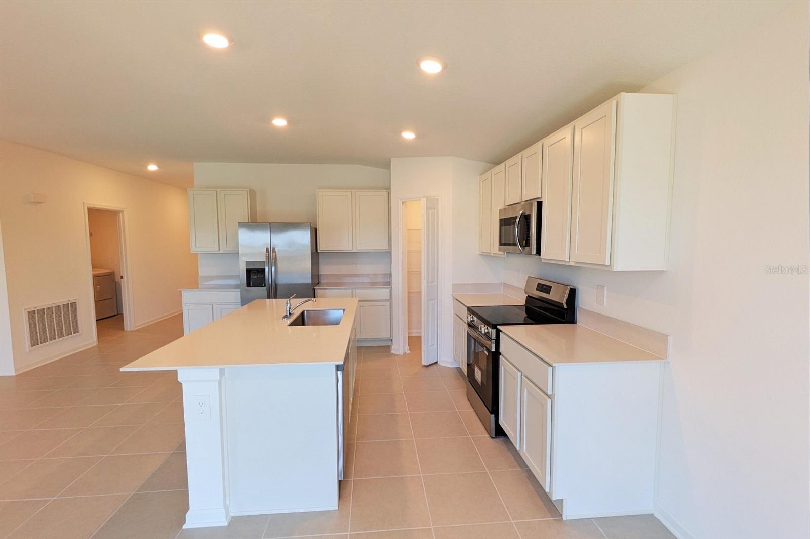 RANCHES/LK MCLEOD I - Residential Lease