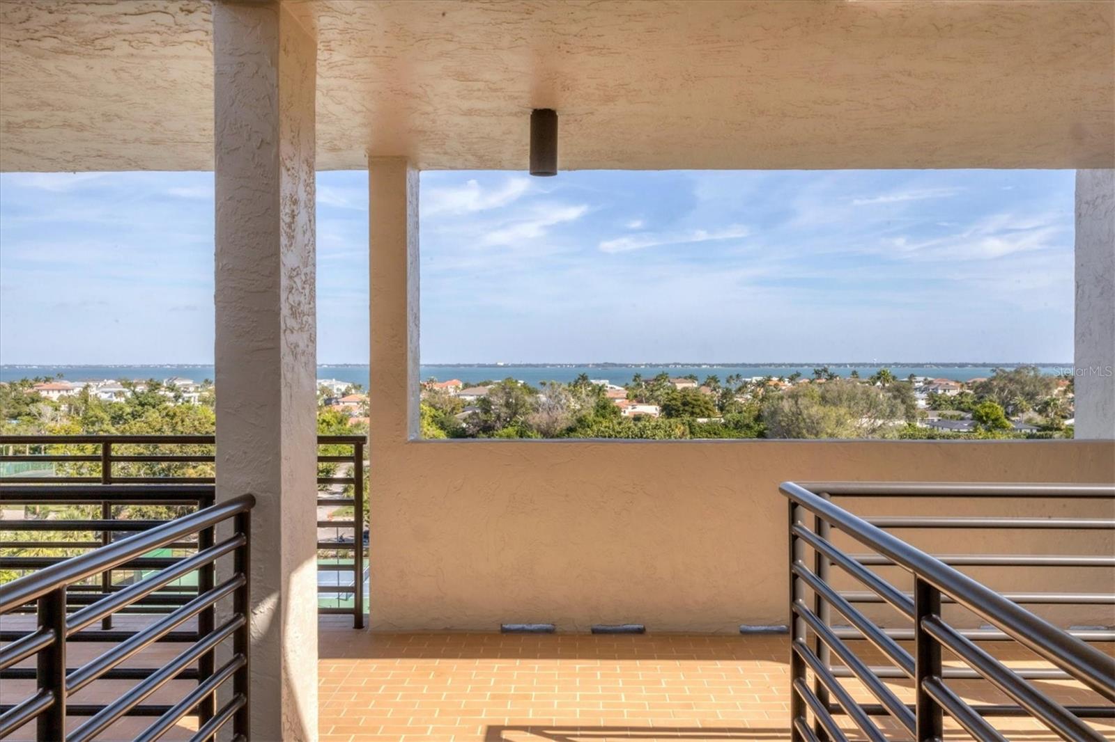 BEACHPLACE 1 - Residential