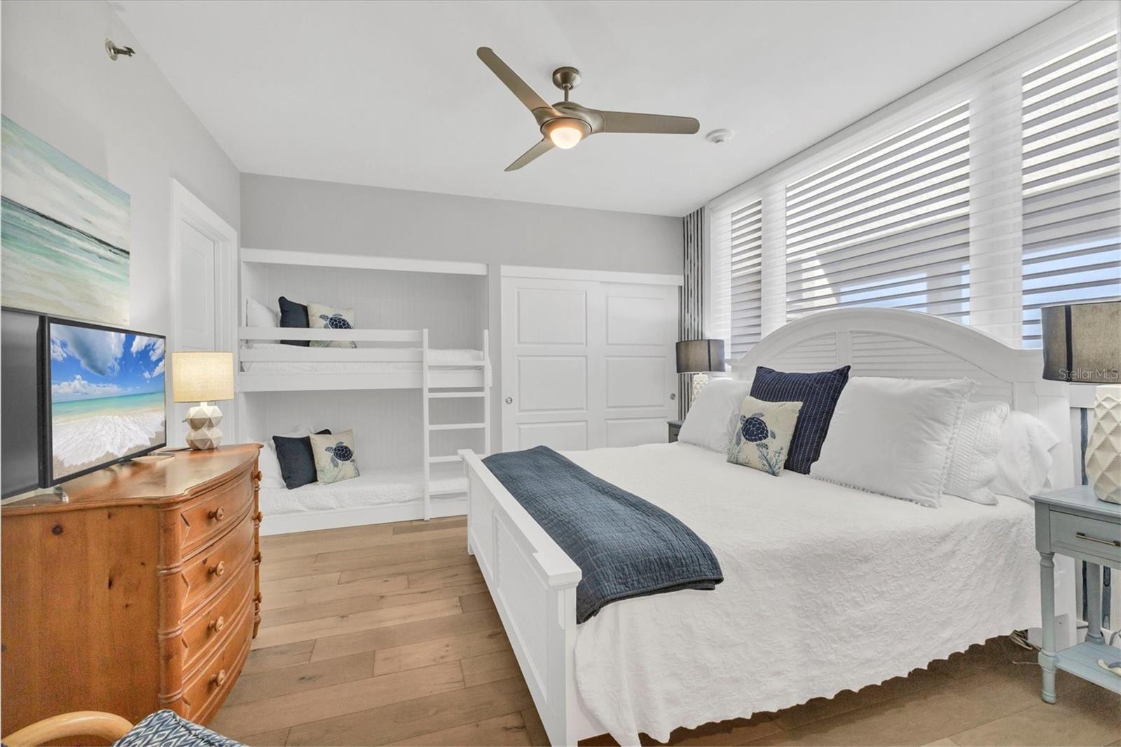 BEACHPLACE 1 - Residential