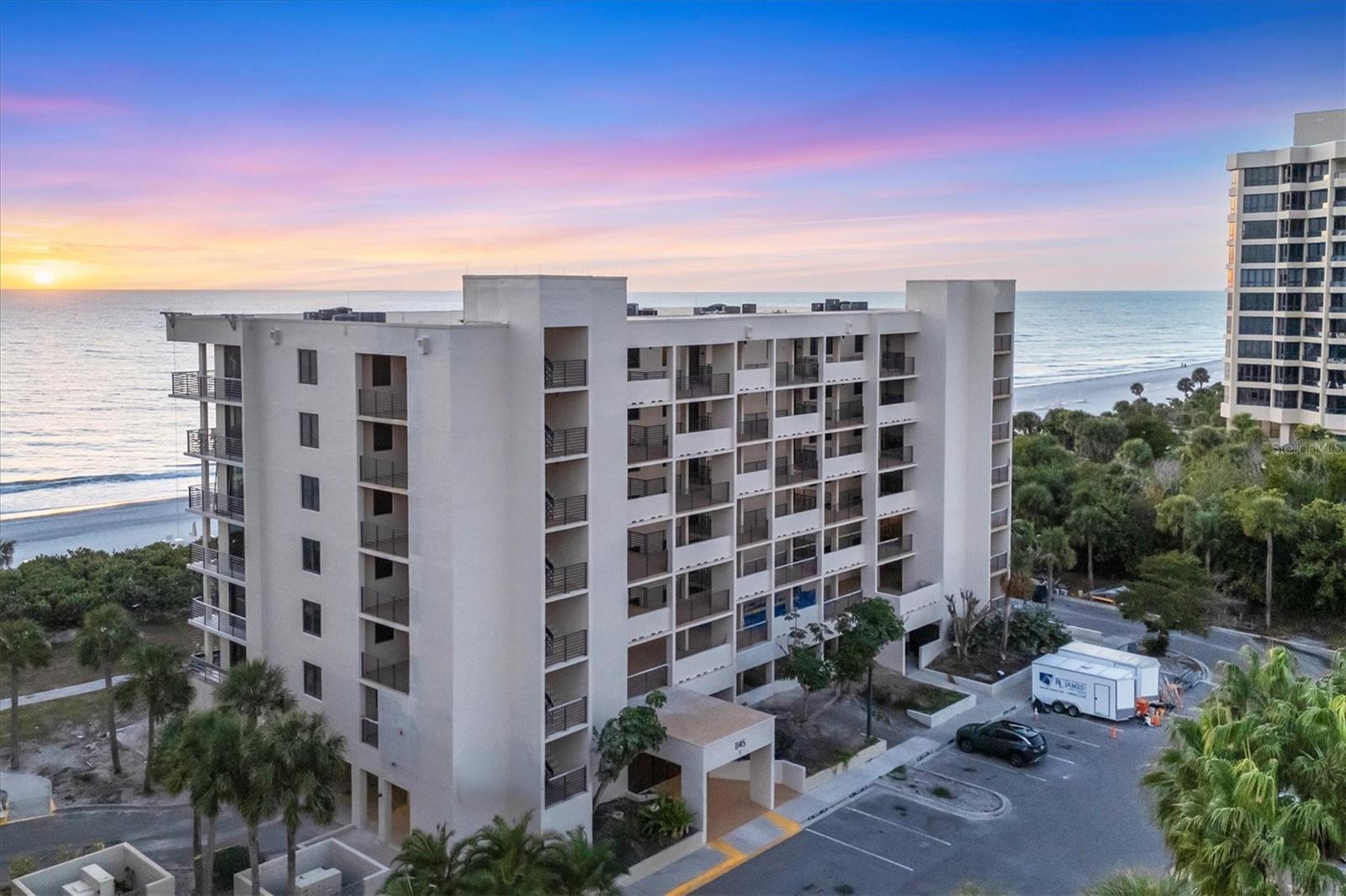 BEACHPLACE 1 - Residential