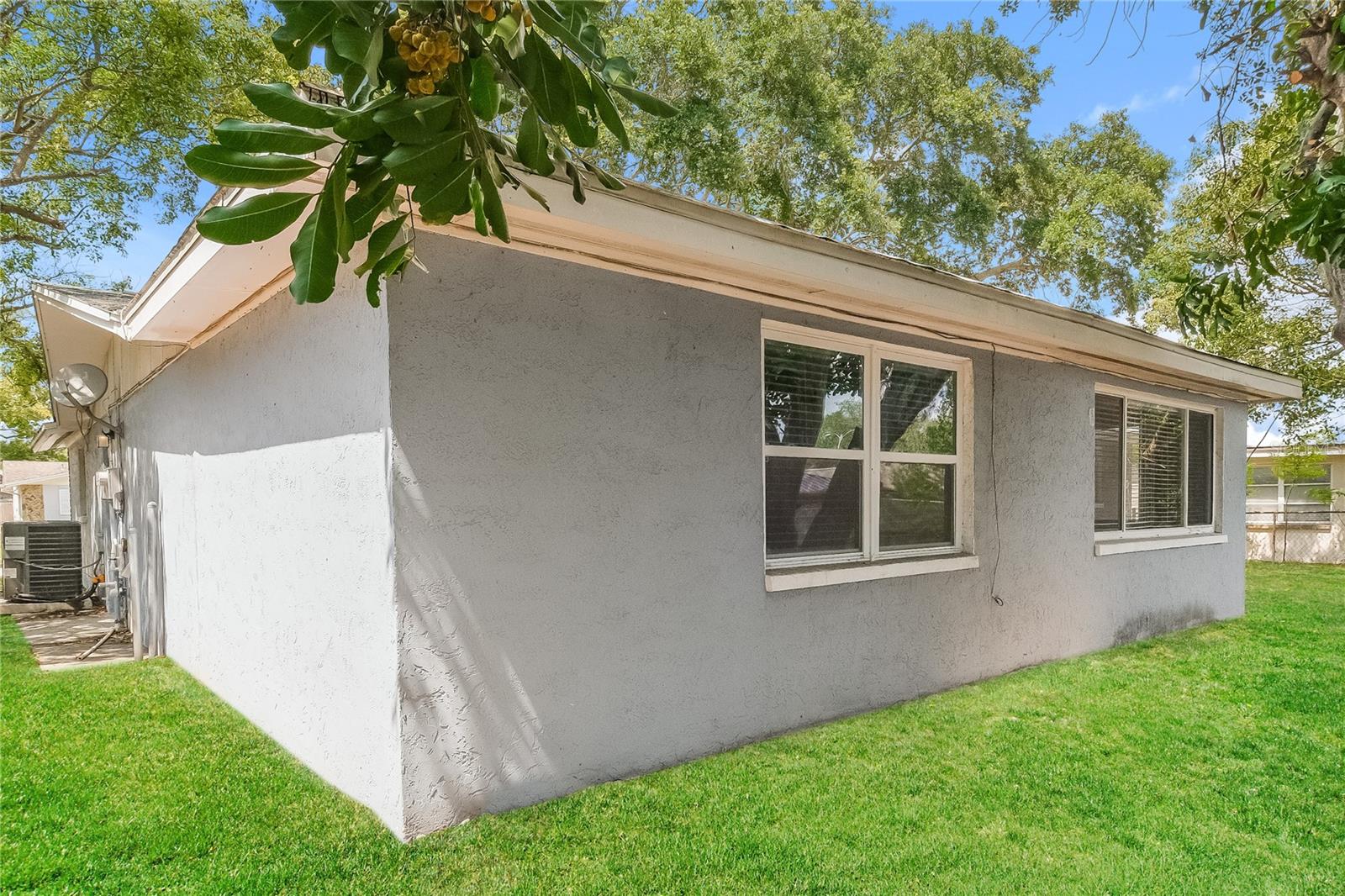 LA VILLA GARDENS - Residential Lease