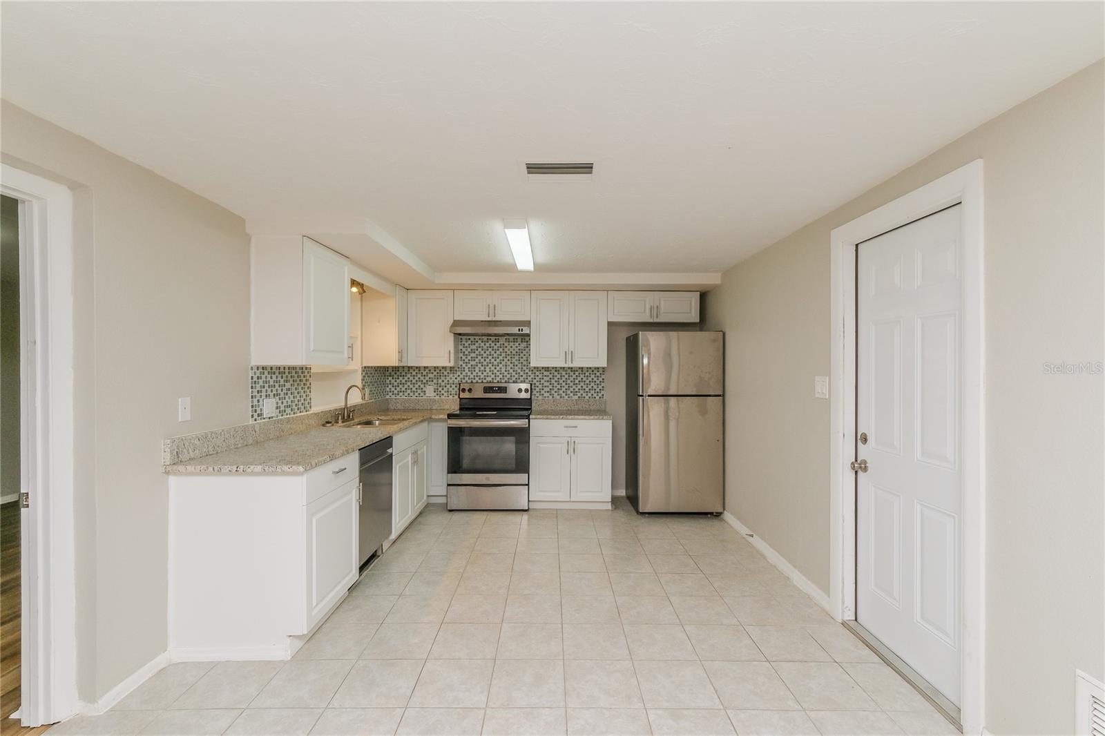 LA VILLA GARDENS - Residential Lease