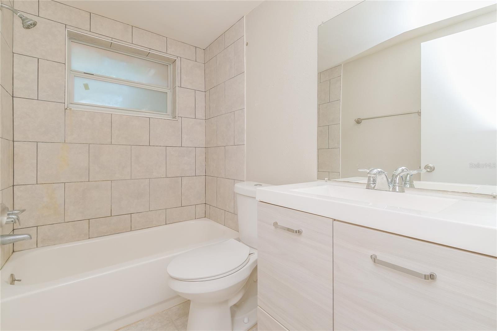 LA VILLA GARDENS - Residential Lease