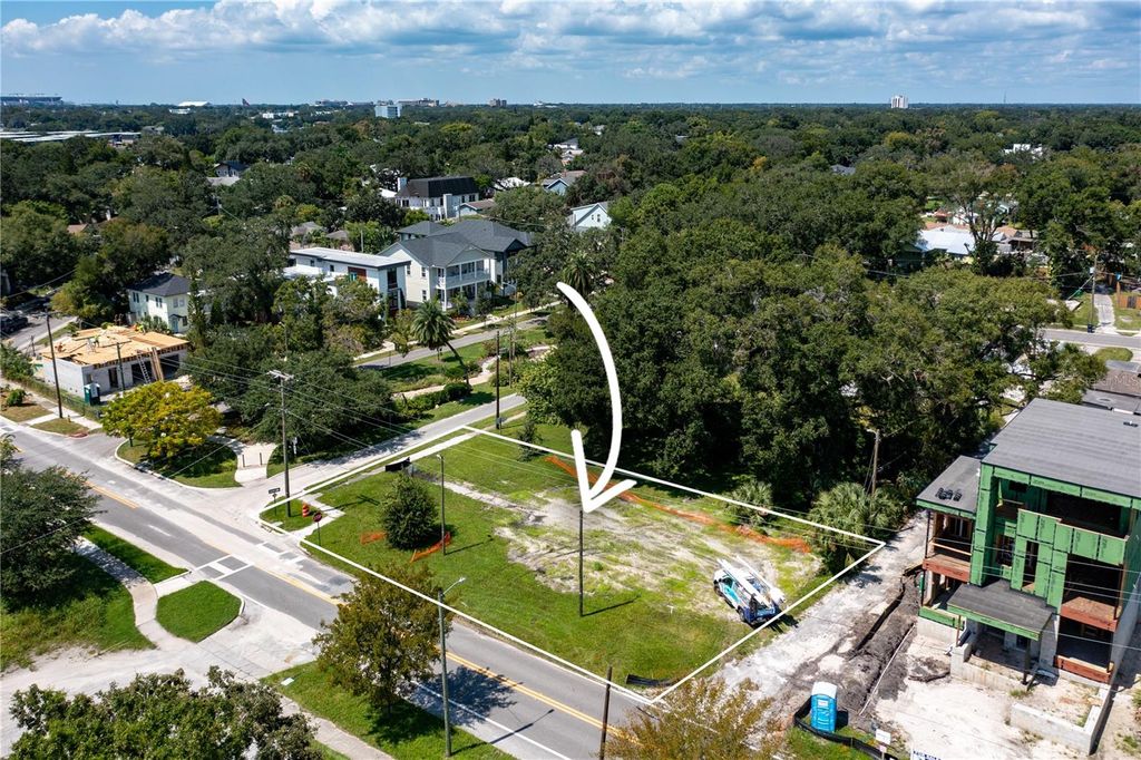 Photo of 2201 N Glenwood Drive, Tampa, FL 33602 (MLS # U8254306)