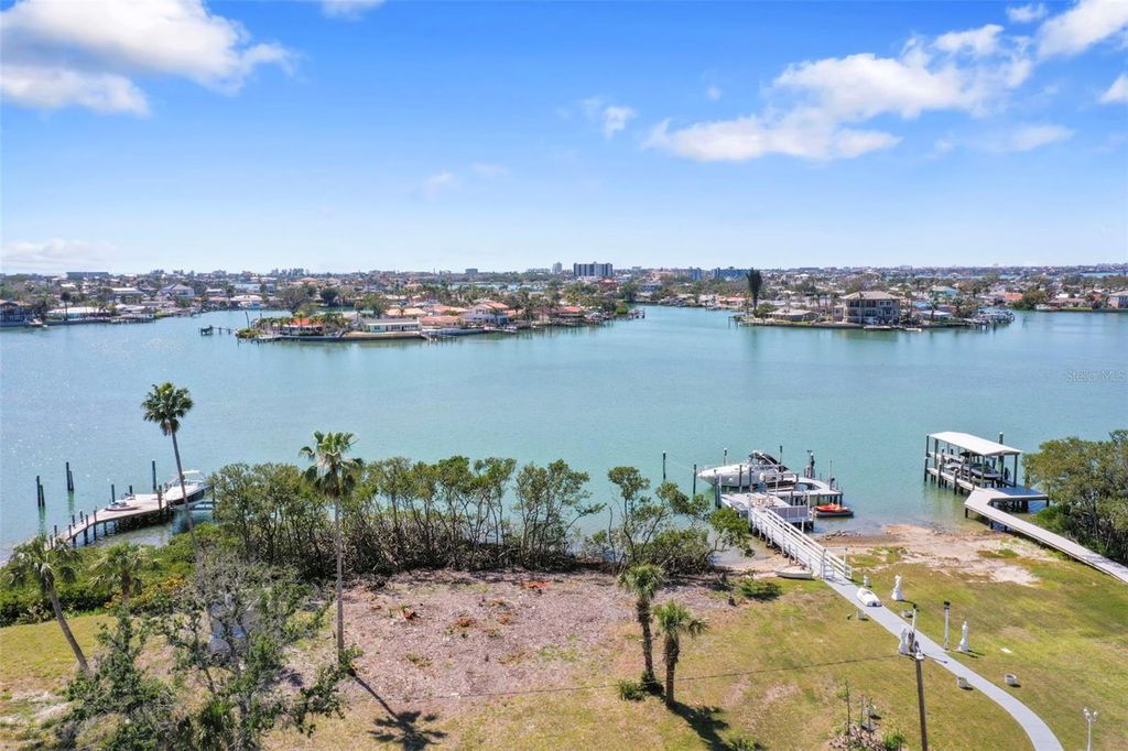 Photo of 636 Sunset Drive S, St Petersburg, FL 33707 (MLS # TB8463207)