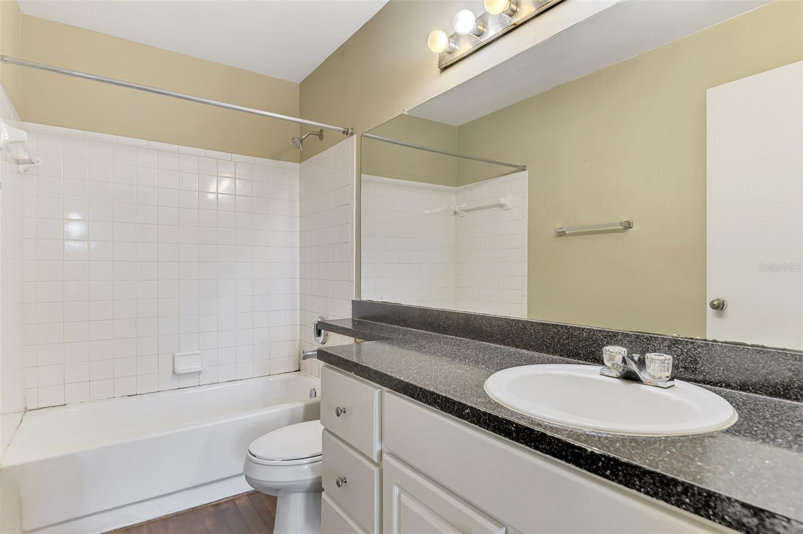 VINTAGE GRAND - Residential