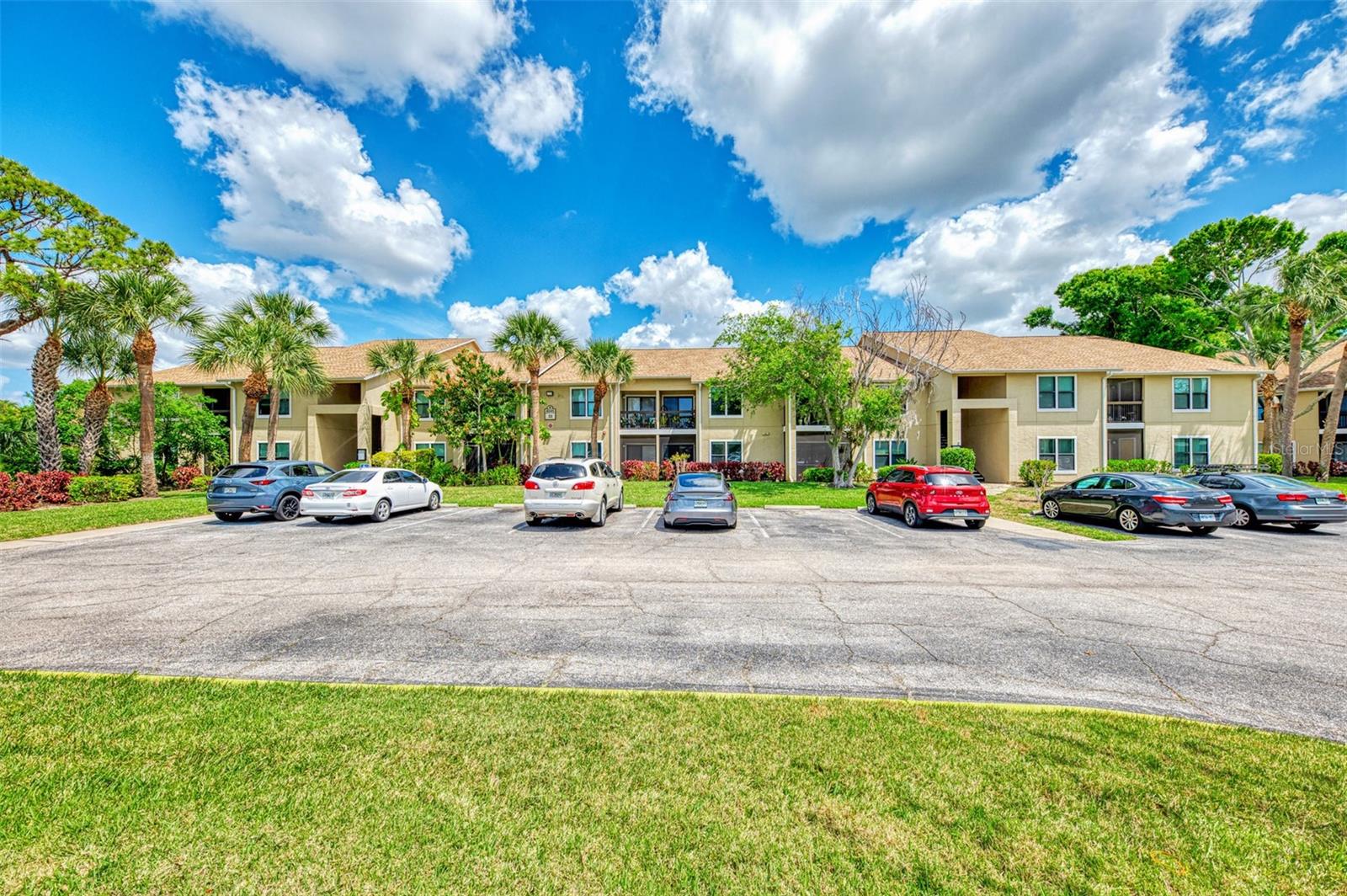 VINTAGE GRAND - Residential