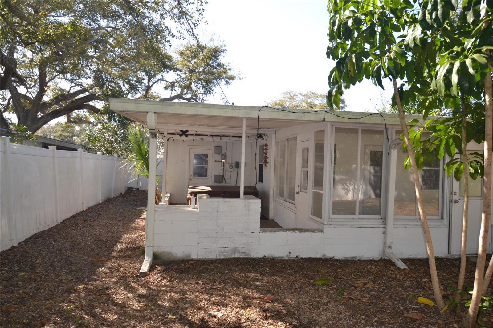 SOUTHERN COMFORT HOMES UNIT 1-A - Residential Lease