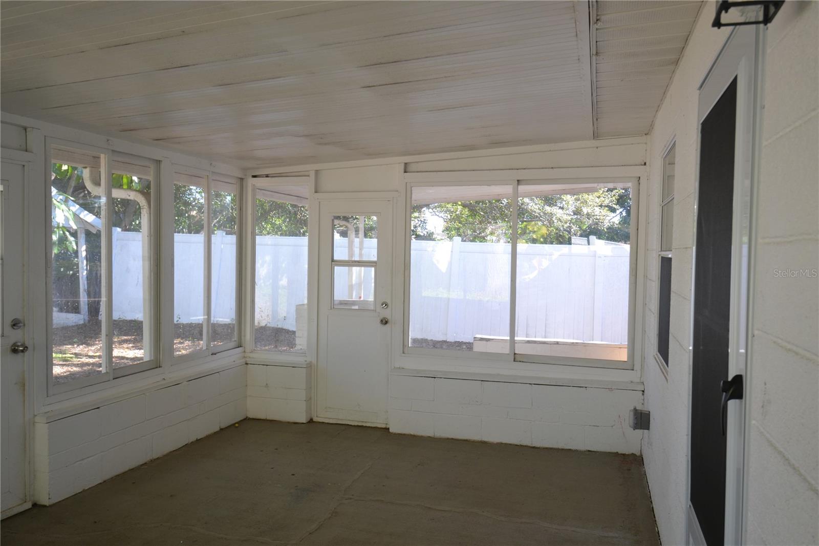 SOUTHERN COMFORT HOMES UNIT 1-A - Residential Lease