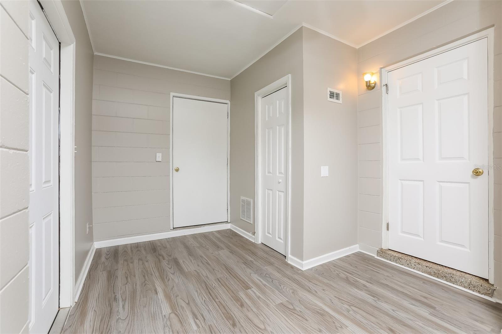 PRAIRIE LAKE HEIGHTS - Residential Lease