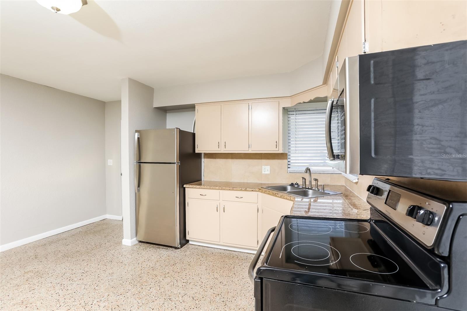 PRAIRIE LAKE HEIGHTS - Residential Lease