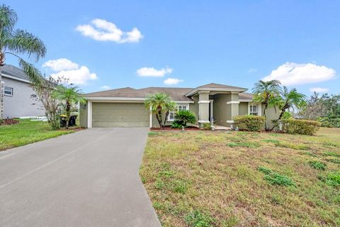 Photo of 2663 Brookside Bluff Loop, Lakeland, FL 33813 (MLS # L4957725)
