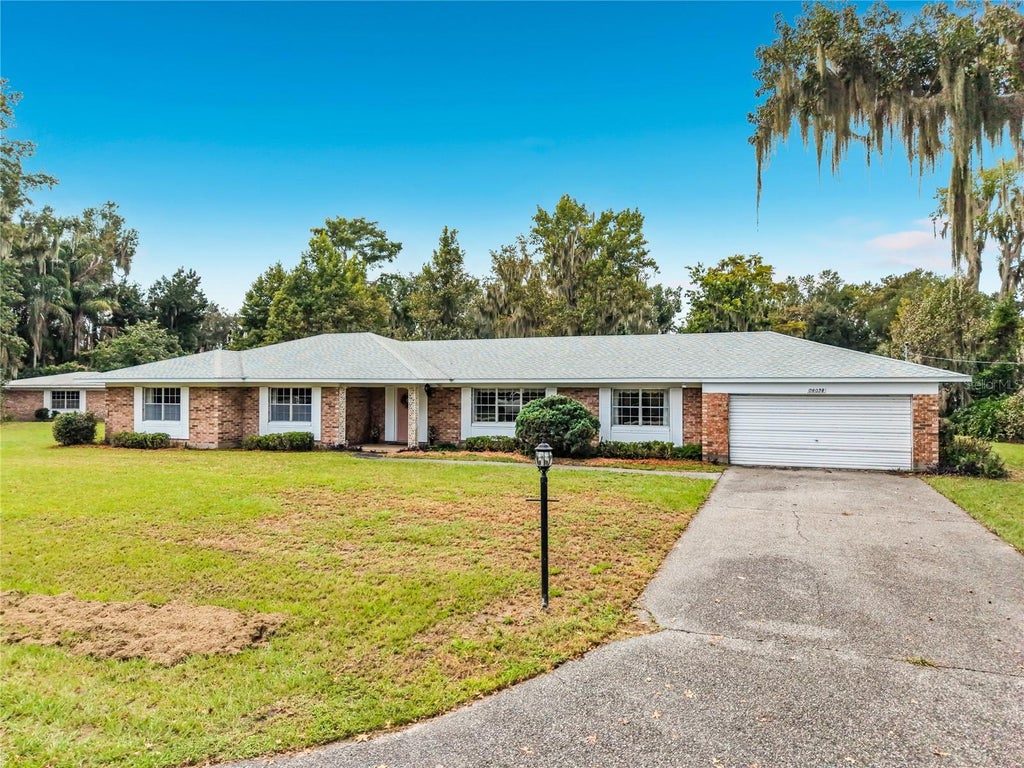 Photo of 8038 Spring Drive, Yalaha, FL 34797 (MLS # G5118761)