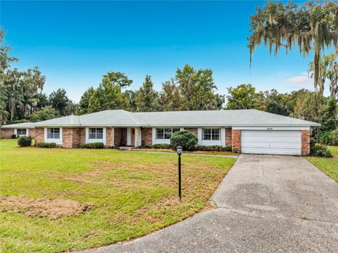 Photo of 8038 Spring Drive, Yalaha, FL 34797 (MLS # G5118761)