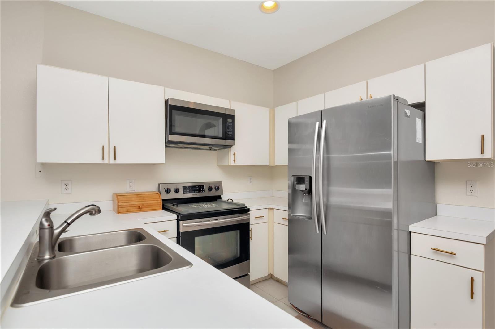 KINGS LAKE TWNHMS - Residential