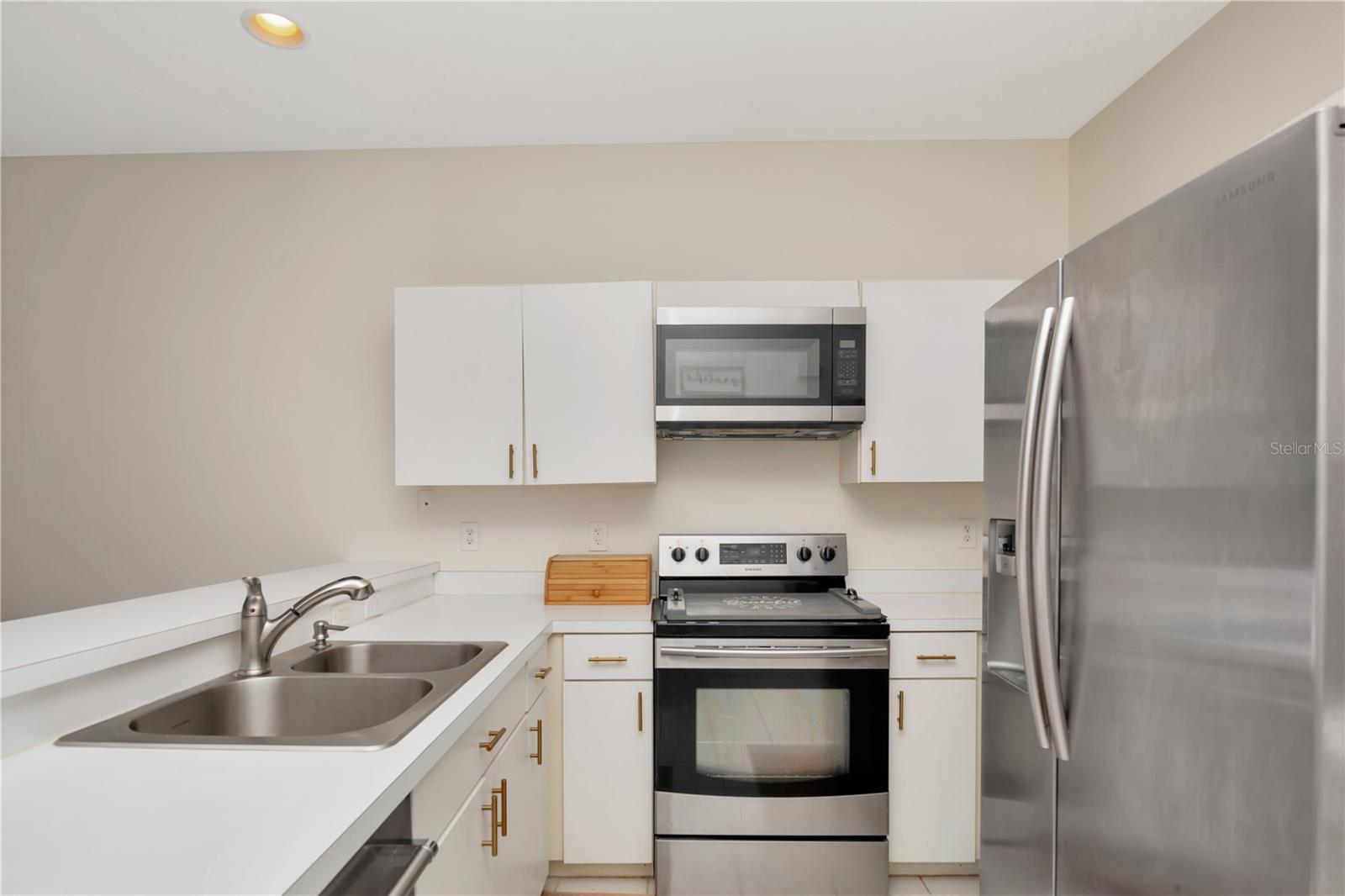 KINGS LAKE TWNHMS - Residential