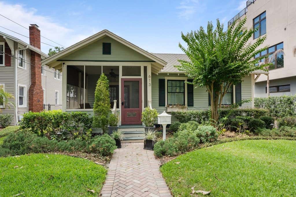 Photo of 613 E Pine Street, Orlando, FL 32801 (MLS # S5151598)