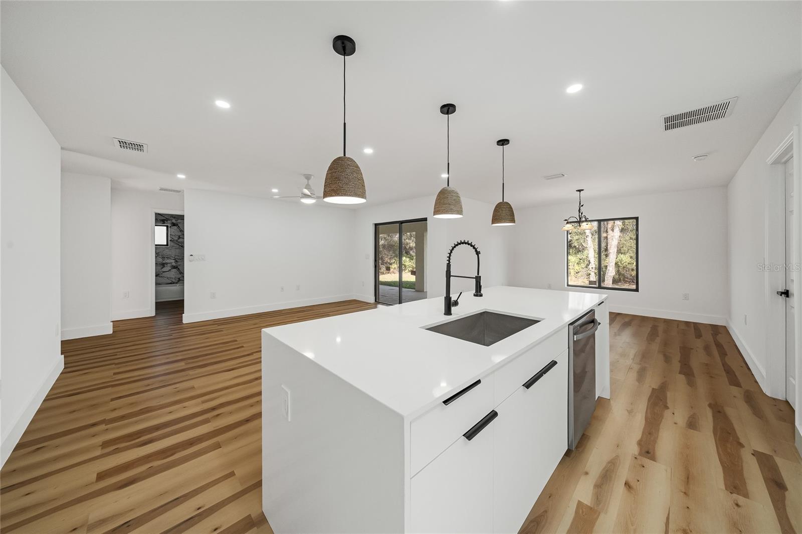 15460 CHAMBERLAIN BOULEVARD