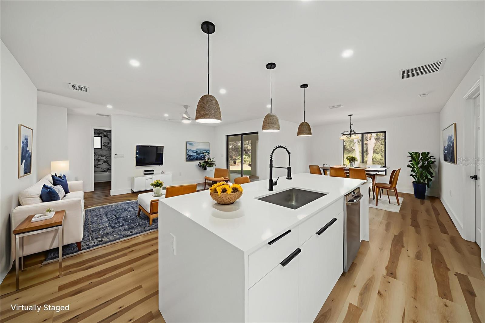 15460 CHAMBERLAIN BOULEVARD