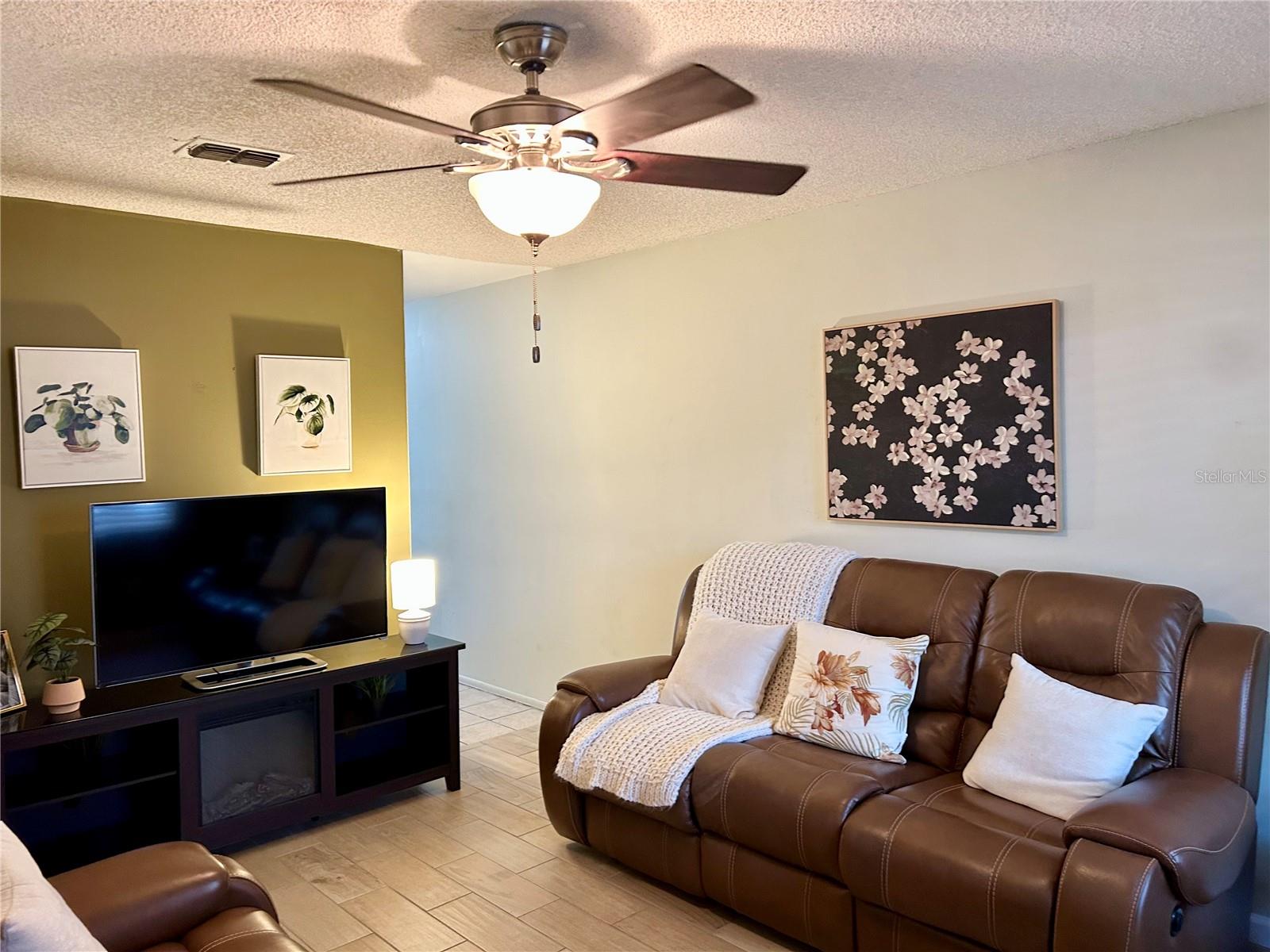 13 W MARBRISA WAY