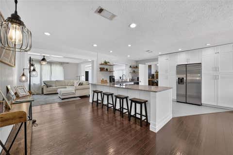 Tiny photo for 1428 SE 9th Avenue, Ocala, FL 34471 (MLS # OM729160)