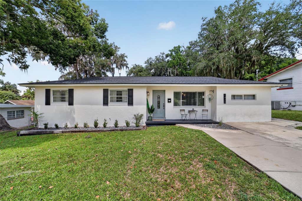 Photo of 1428 SE 9th Avenue, Ocala, FL 34471 (MLS # OM729160)