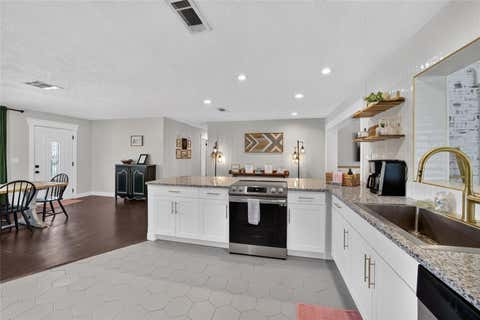 Tiny photo for 1428 SE 9th Avenue, Ocala, FL 34471 (MLS # OM729160)