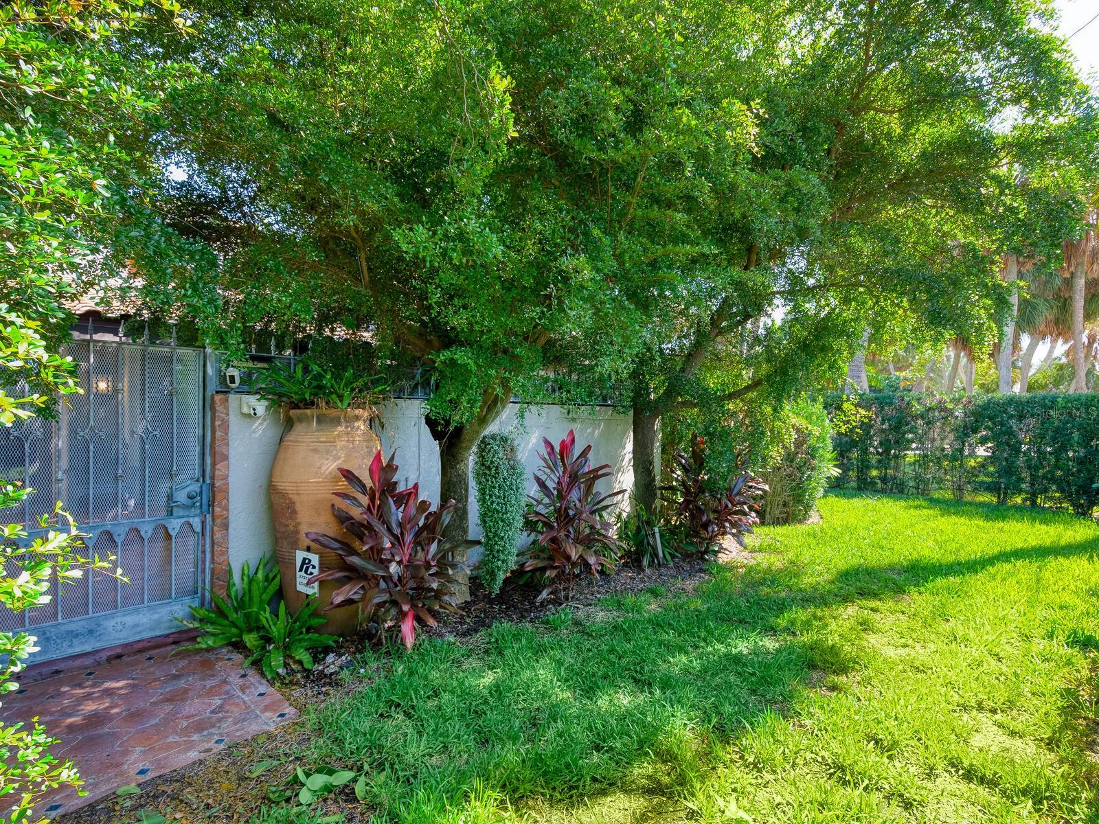 SAINT ARMANDS DIV JOHN RINGLING ESTATES - Residential