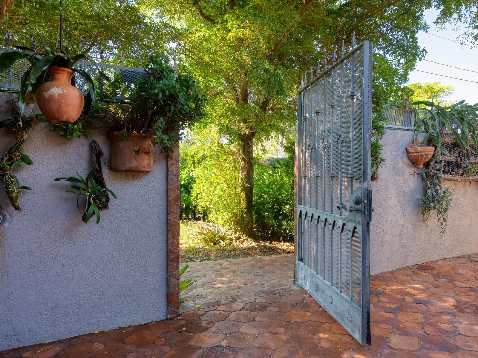 SAINT ARMANDS DIV JOHN RINGLING ESTATES - Residential